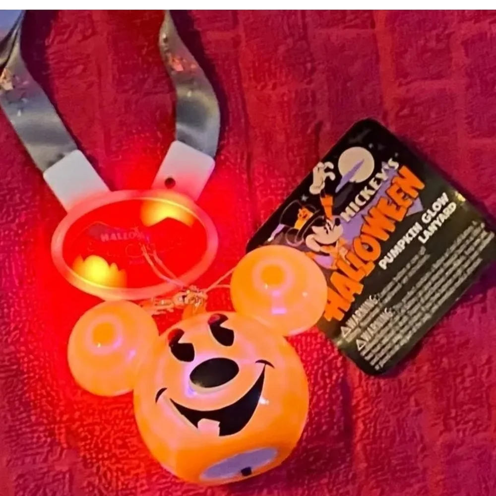 Mickey's Halloween Pumpkin Glow Lanyard - Picture 3 of 6